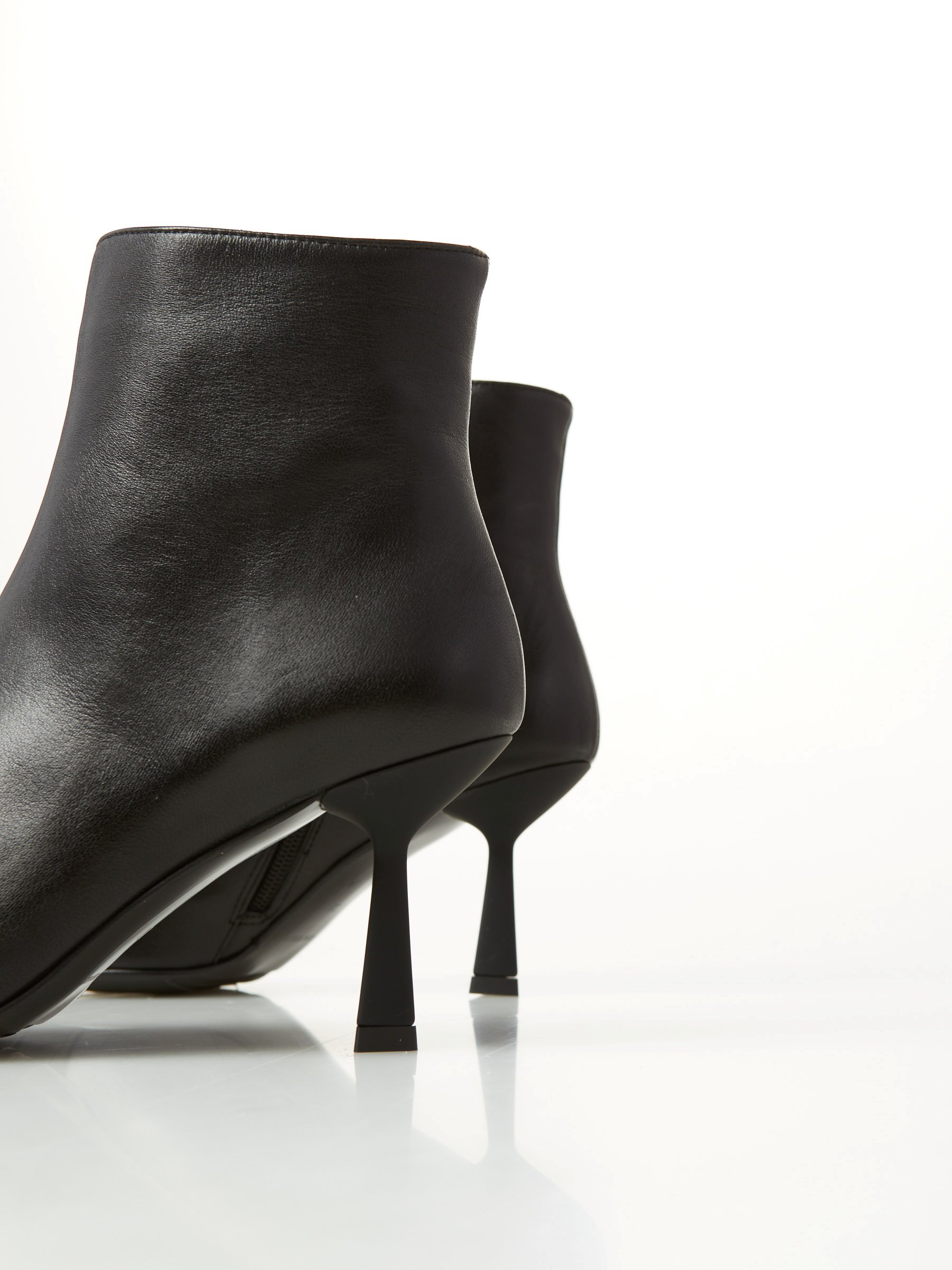 Leather Ankle Boot F0817885-0596 Genuino